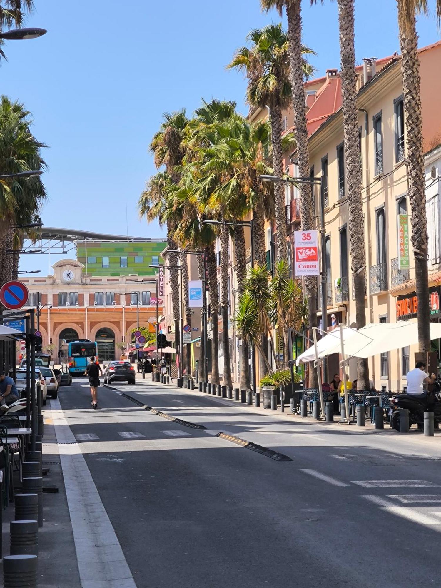 F1 200 Metre De La Gare Perpignan Exterior foto